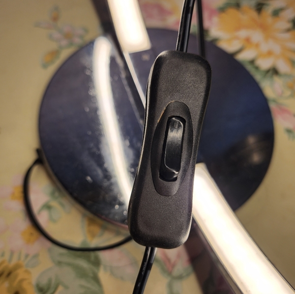 Circler Desk Lamp - Picture 3 of 9